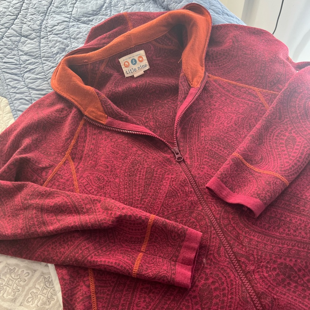 Title 9 zip up sweater - cotton comfort & stand out design